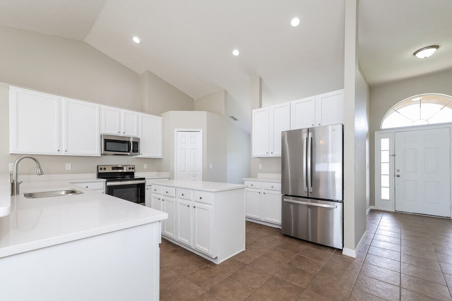 Building Photo - 4619 Woodford Dr