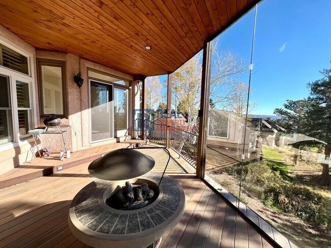 Building Photo - 2645 Rossmere St