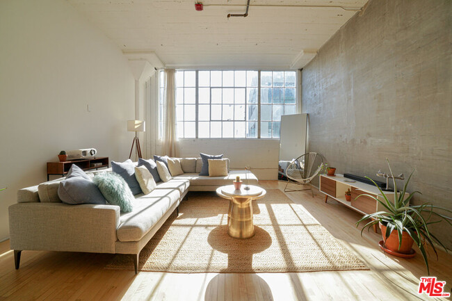 Building Photo - 420 San Pedro St