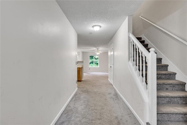 Building Photo - 6300 Hickory Ln Cir