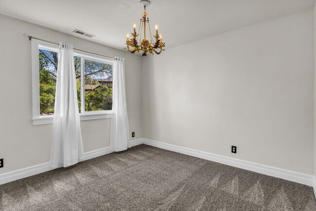Building Photo - Charming Kaysville Home in Quiet Cul-de-Sac Near Trails