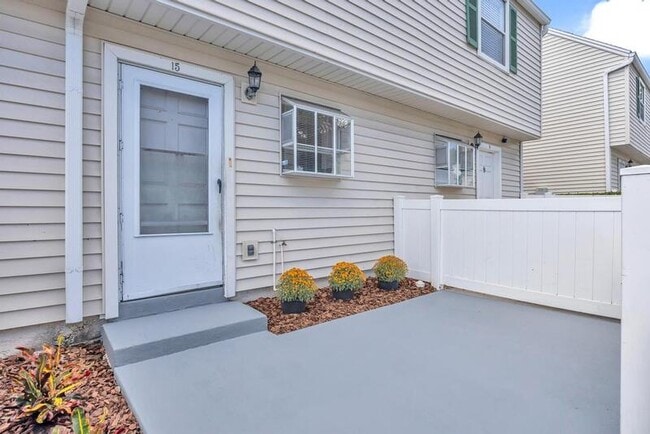 Building Photo - 111 E 1st St