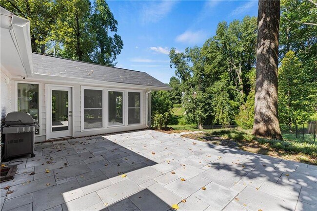 Building Photo - 4820 Powers Ferry Rd NW