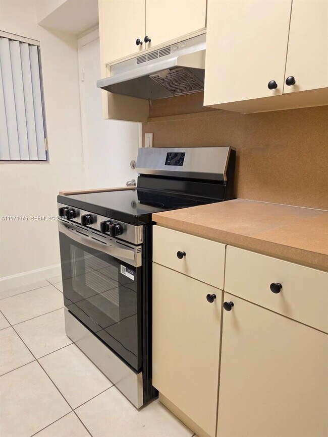 Building Photo - 9490 E Bay Harbor Dr