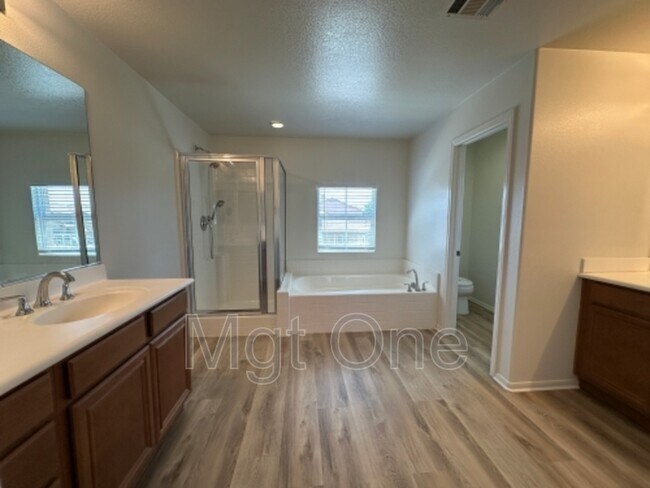 Building Photo - 1242 English Oak Way