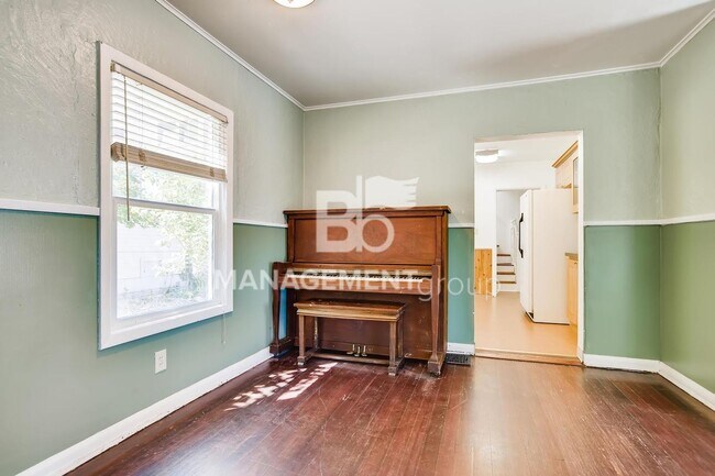 Building Photo - LOCATION, LOCATION, LOCATION! Spacious S Portland Home Walking Distance to PSU and Downtown! MUST...