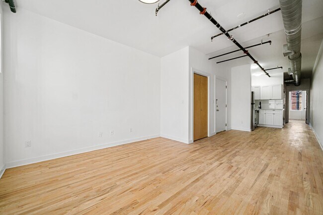 Building Photo - 615 Monroe St