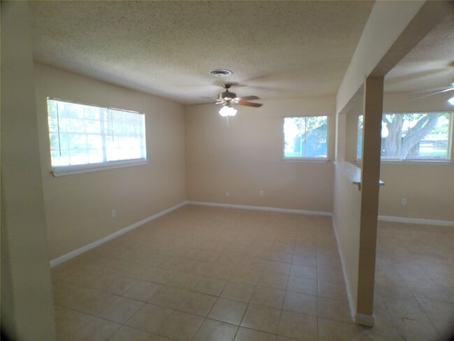 Building Photo - 1301 Glenmore Dr