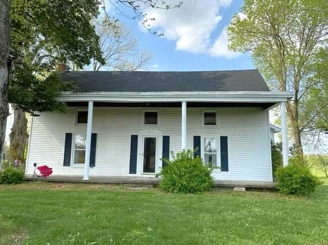 Building Photo - Classic country style house available now!