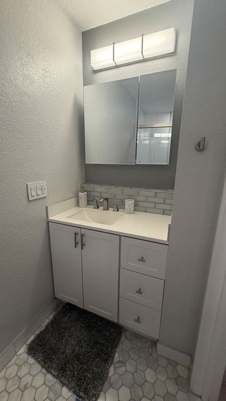 Building Photo - 2801 N Los Felices Rd