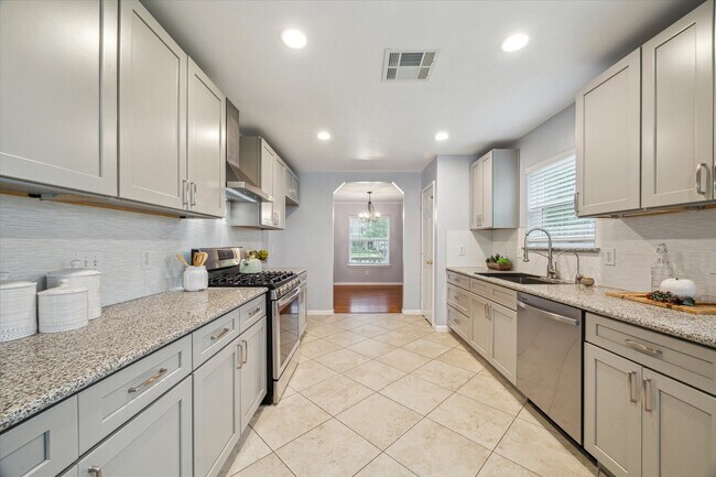 Building Photo - 3402 Fox Ct