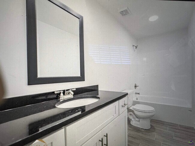 Building Photo - 109 Leisure Pointe Rd