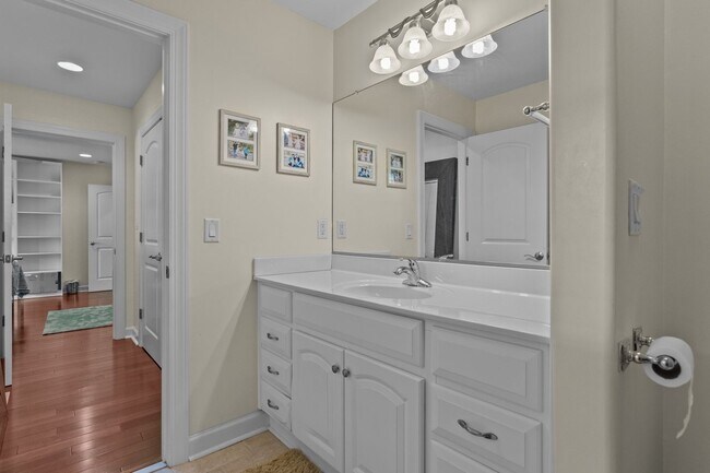 Building Photo - Welcome to your dream home in Norfolk, Virginia!