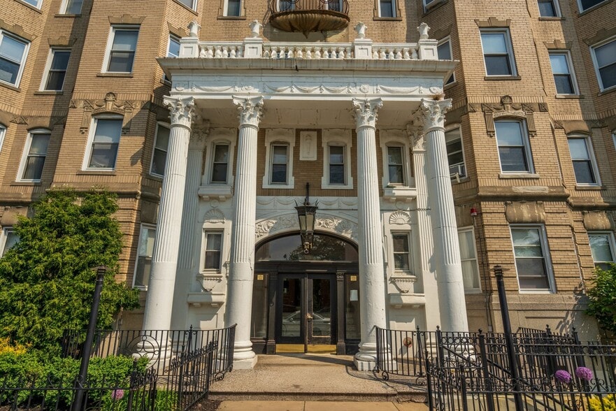 Building Photo - 111 Park Dr