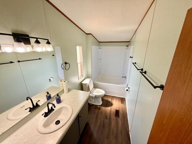 Building Photo - 2948 Ellejoy Rd