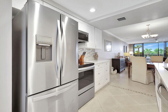 Building Photo - 5059 N Hwy A1A