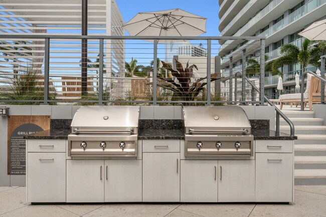 Building Photo - 400 Central Ave