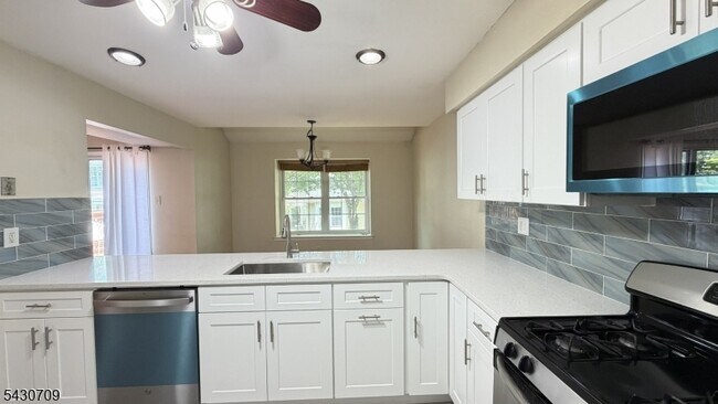 Building Photo - 40 Whitby Cir