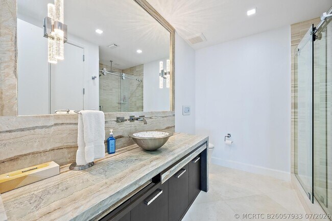 Building Photo - 2070 N Ocean Blvd