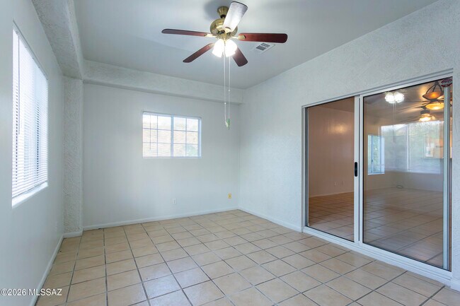 Building Photo - 392 Falcon Ct