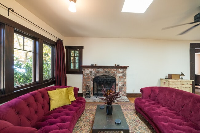 Building Photo - 5316 La Cresta Ct