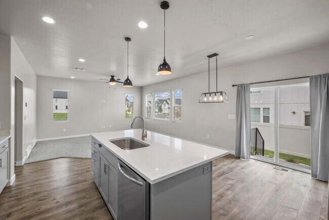 Building Photo - 554 S Church Dr