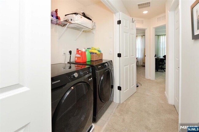 Building Photo - 60 Litchfield Ln