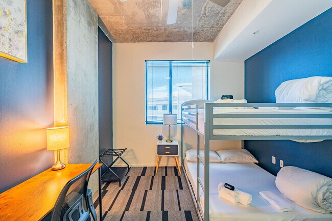 Building Photo - 333 E Roosevelt St