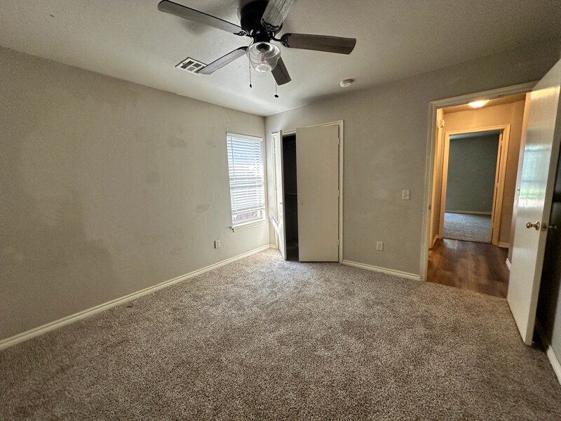 Building Photo - 2614 Silvertree Dr