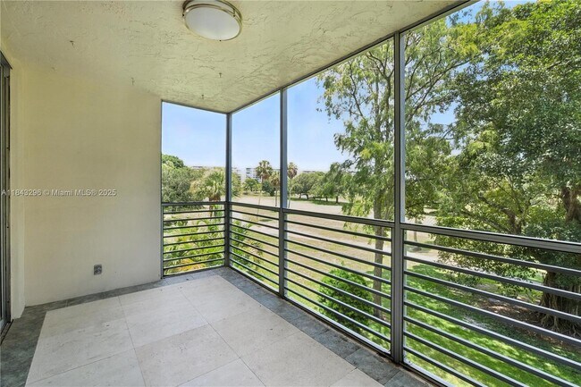 Building Photo - 3850 Oaks Clubhouse Dr