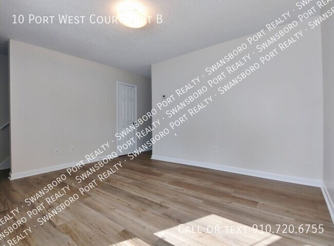 Building Photo - 10 Port W Ct