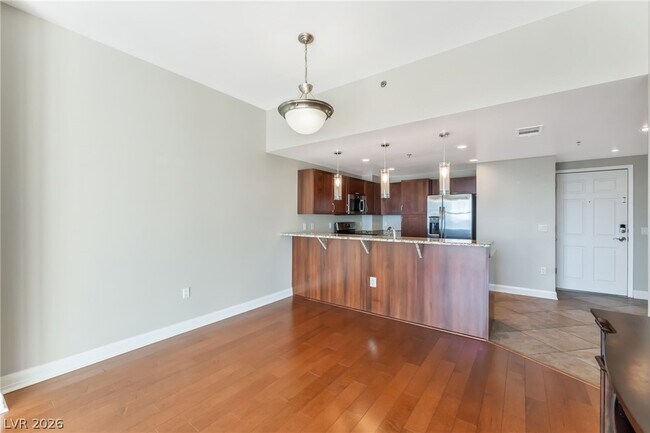 Building Photo - 150 S Las Vegas Blvd