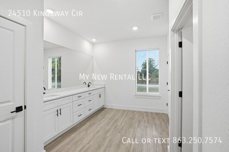 Building Photo - 24510 SW Kingsway Cir