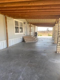 Building Photo - 545 S Apricot Ave