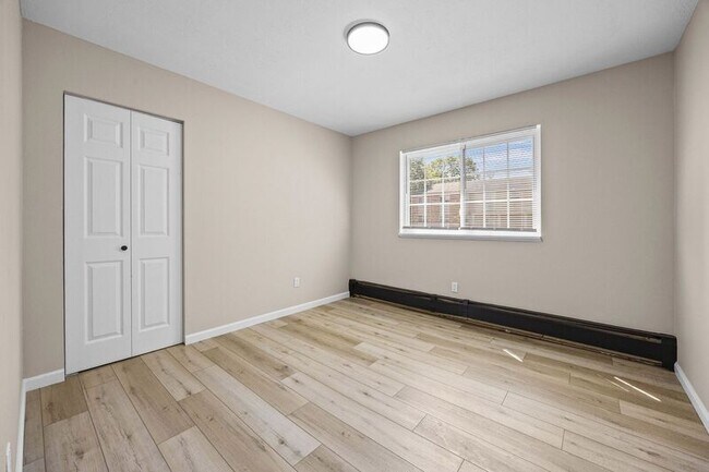 Building Photo - 35 Oakmount Ave