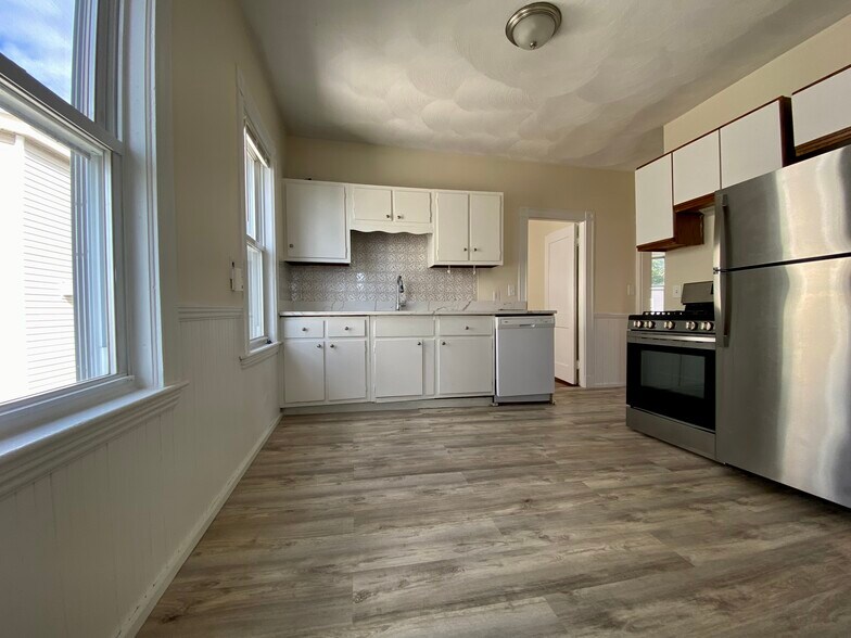 Building Photo - 14 Belknap St