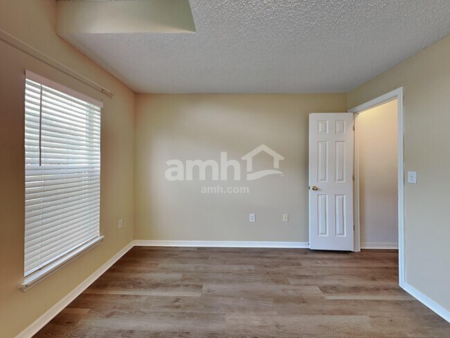 Building Photo - 5276 Mansford Pl