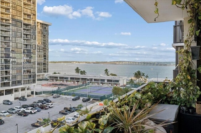 Building Photo - 1915 Brickell Ave