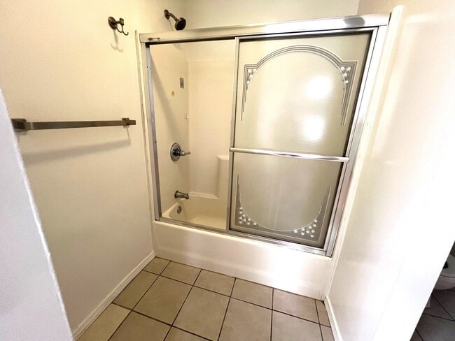 Building Photo - Freshly Renovated Gem with Incredible Floor Plan