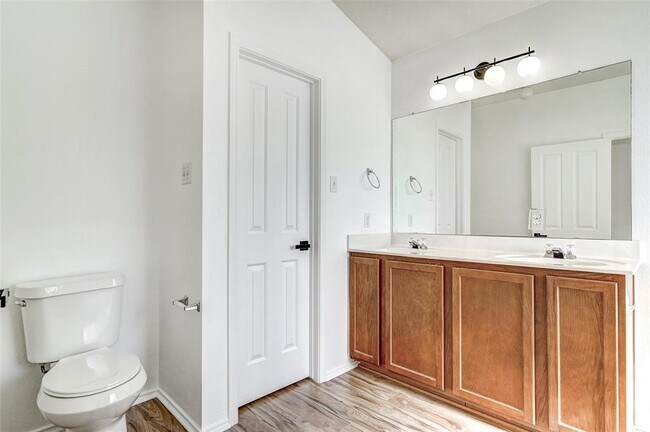 Building Photo - 1305 4 Cabin Ct