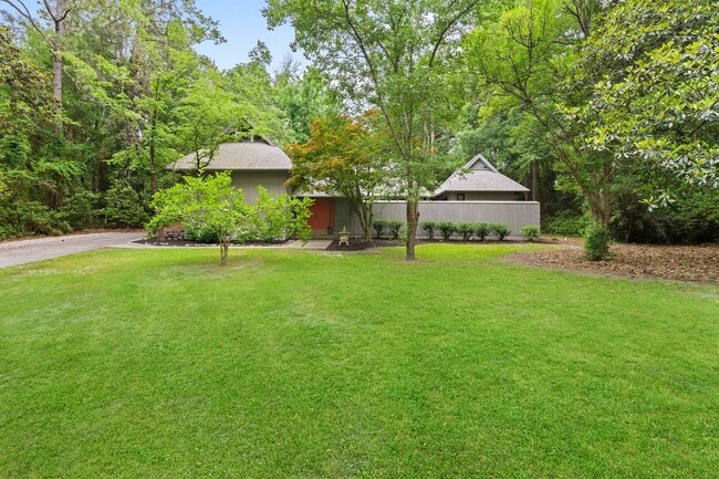 Building Photo - 211 Wendwood Dr