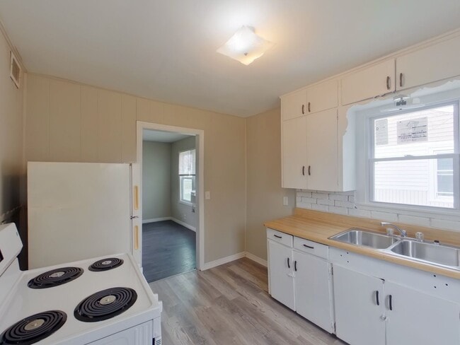 Building Photo - 1842 N Minneapolis Ave