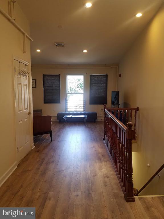 Building Photo - 319 Market St