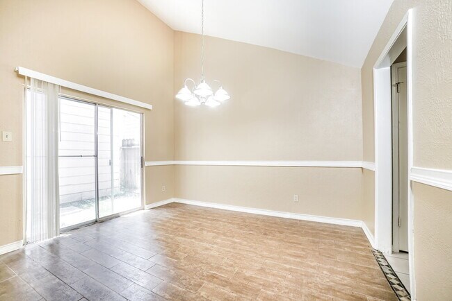 Building Photo - 13010 Ravensway Dr