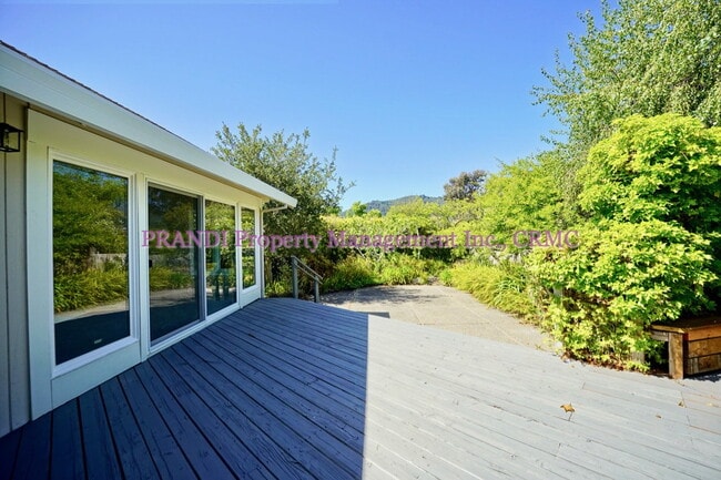Building Photo - Gorgeous Home in Sought After Larkspur Nei...