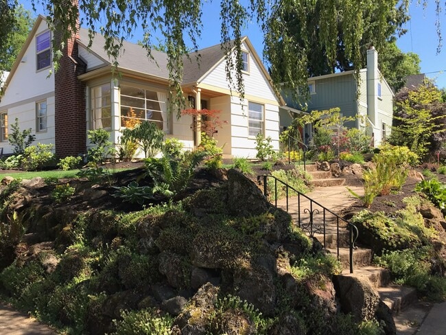 Building Photo - 4070 NE 8th Ave