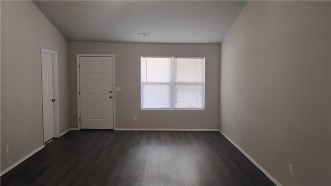 Building Photo - 1701 Forest Dr