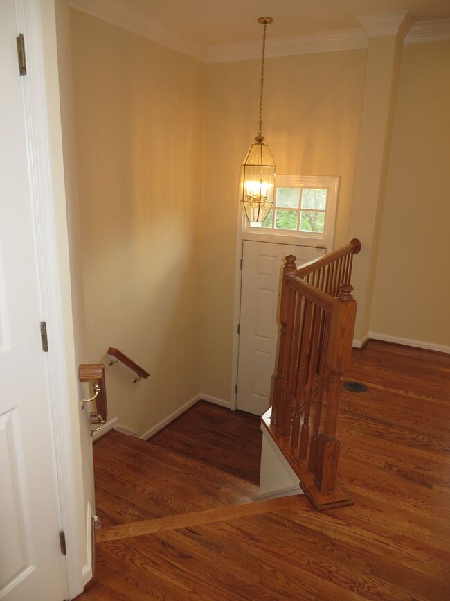 Building Photo - Beautiful Townhome - Vienna