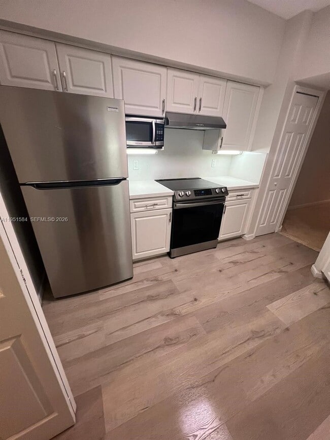 Building Photo - 3245 NE 184th St