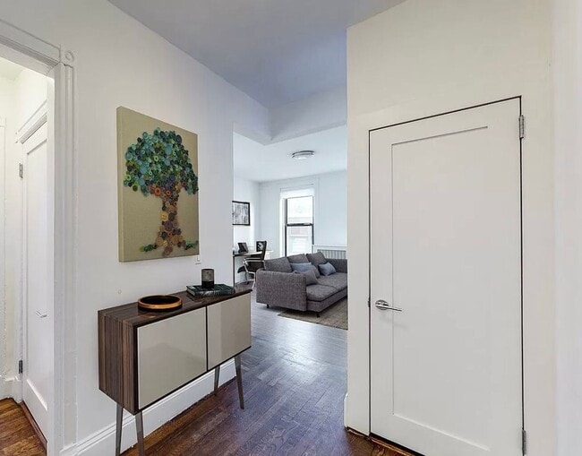 Building Photo - 26 E 91st St
